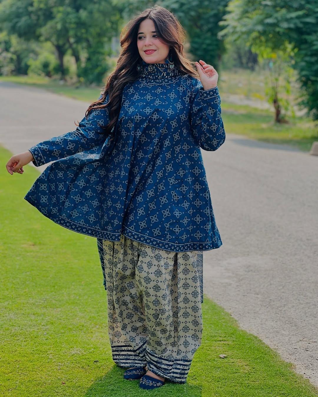 1534-10-619063-product-4 3 Pcs Women's Stitched Lawn Printed Suit - Image 4