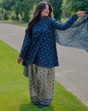 3 Pcs Women's Stitched Lawn Printed Suit